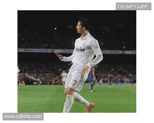 足球场上的奇葩明星：那些搞怪球星的另类风采与精彩瞬间